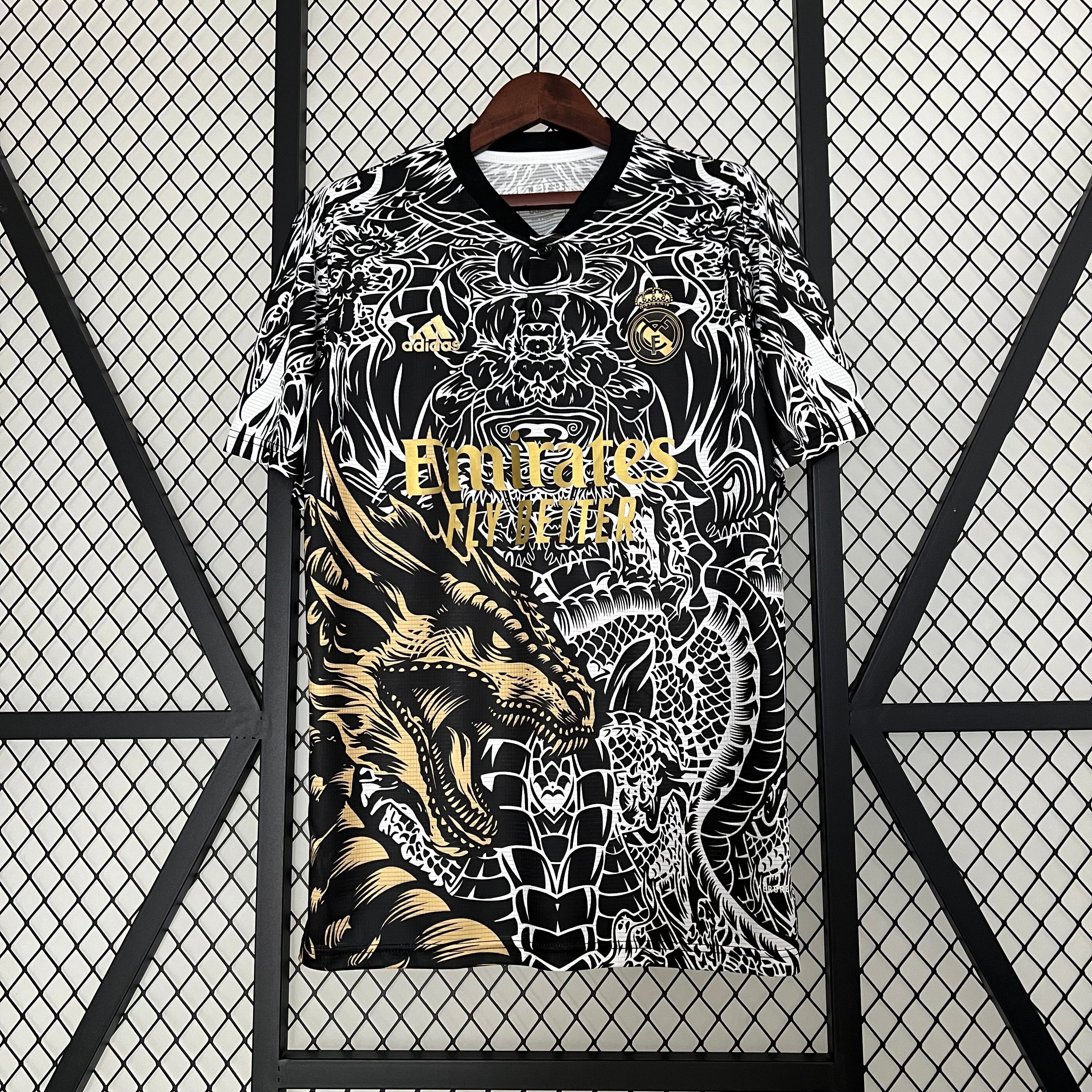 23/24 REAL MADRID GOUDEN SLANG